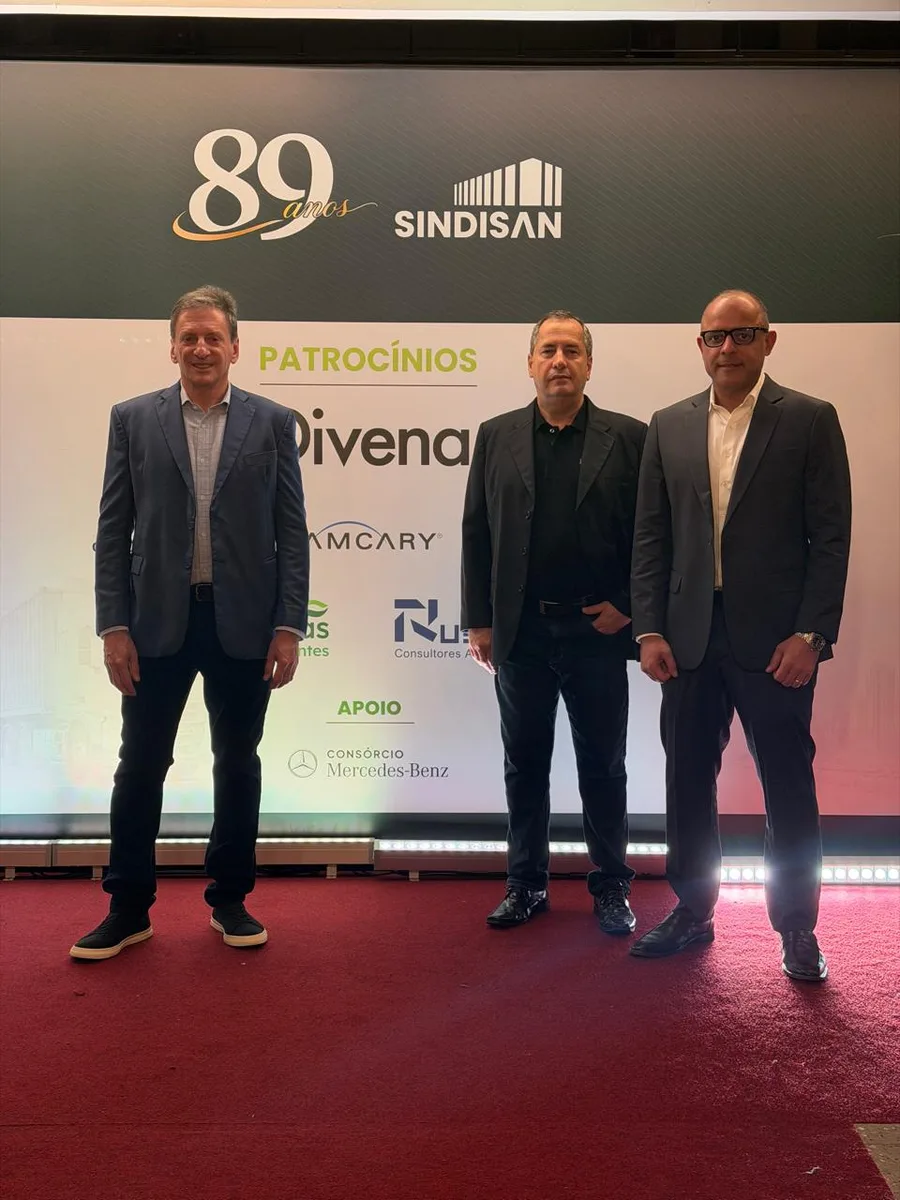 Os três sócios da Star Prime no evento do SINDISAN